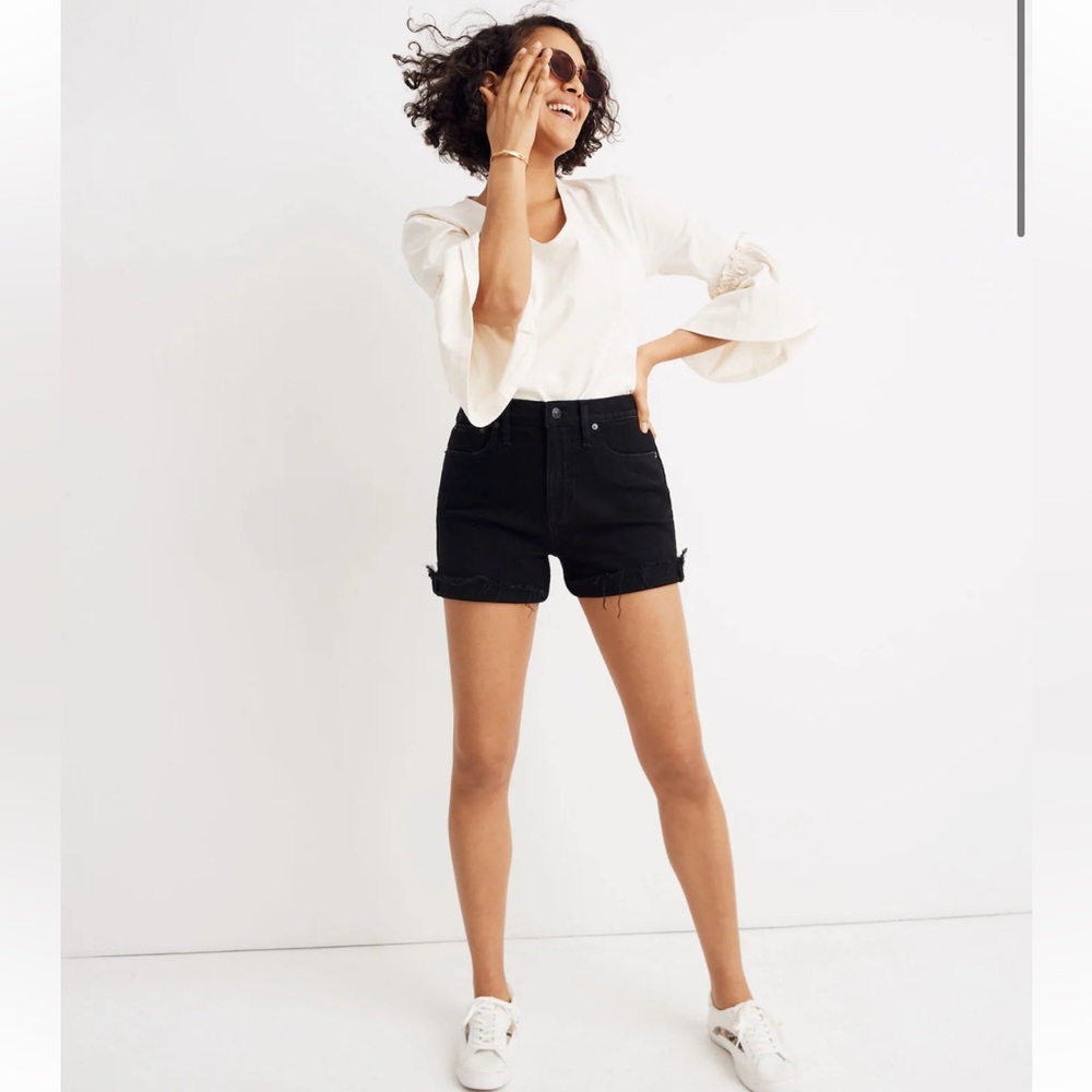 Curvy High-Rise Denim Shorts in Black Frost: Raw-Hem Edition Size 25